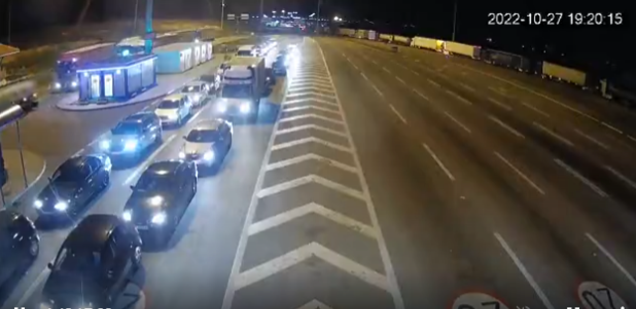 OBUSTAVLJA SE SAOBRAĆAJ NA VIŠE DEONICA Gužve na graničnim prelazima: Teretna vozila čekaju i po 5 sati