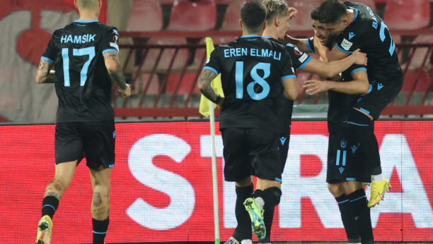 PREDIVAN GEST Fudbaler Trabzona poklanio dres navijaču Zvezde (VIDEO)