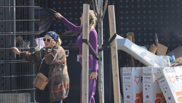 EKSKLUZIVNI PAPARACO Luna Đogani uživa u trudničkim danima, otkrivamo ko joj pravi društvo  (FOTO)