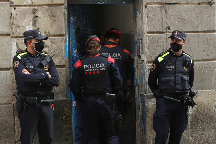 ŠPANSKA POLICIJA TRAGA ZA PLJAČKAŠIMA IZ SRBIJE Vlasnika kuće vezali, pretili mu silovanjem ćerke!