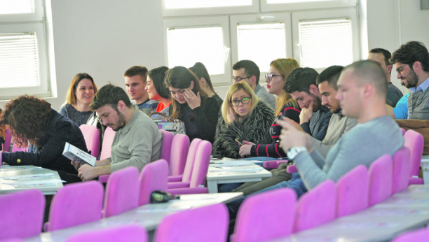 STUDENTKINJE ČINE VEĆINU NA FAKULTETIMA U SRBIJI Skoro dve trećine akademaca na studijama o svom trošku!