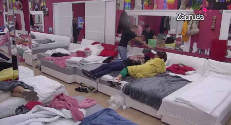 SKANDALOZNI RAZGOVORI O SE*U SE NASTAVLJAJU Ana pričala Saueru i Višiću kako je or*lno zadovoljavala dečka, pa mu povratila na stomak