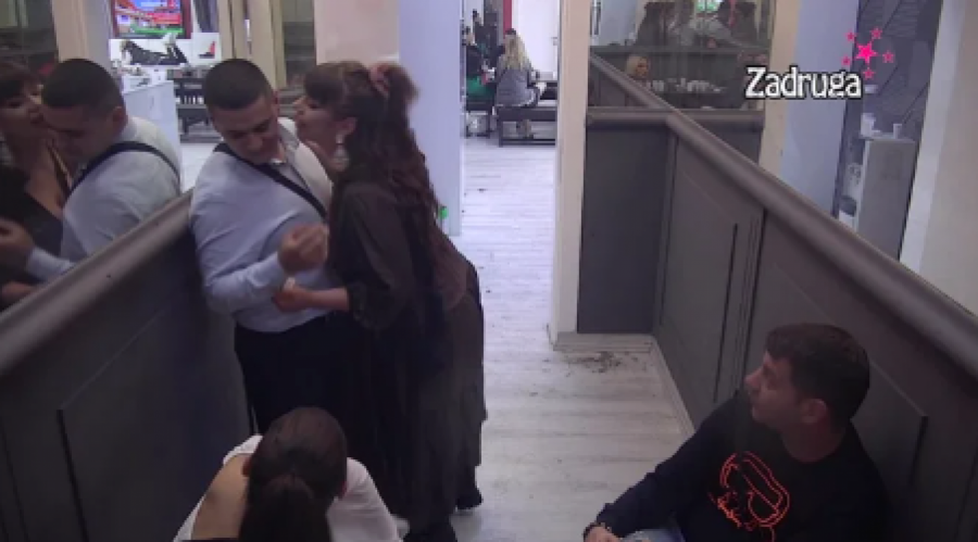 IVAN ISKULIRAO ŽELJKA Bebica i Miljana došli kod Marinkovićeva, Kulićka mu rekla da pita za njihovog sina, on rekao da ga ne zanima