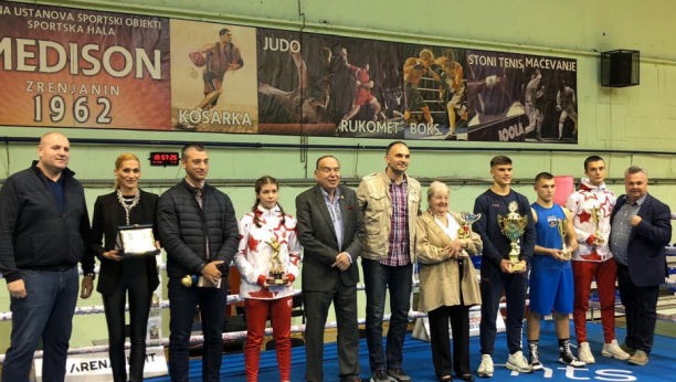 ODRŽAN DRUGI MEMORIJALNI BOKSERSKI TURNIR "ZVONIMIR ZVONKO VUJIN" Perspektivni bokser Dario Tomić proglašen za najboljeg učesnika