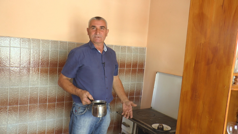 RADE IZ GORNJE JEŽEVICE GODINAMA "NAMEŠTA" ŽELUDAC Tvrdi da je  izlečio mnoge, pogledajte i kako (FOTO)