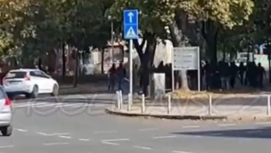 UŽASNE SCENE U ZAGREBU Krvav obračun navijačkih grupa, sevale palice i baklje (VIDEO)