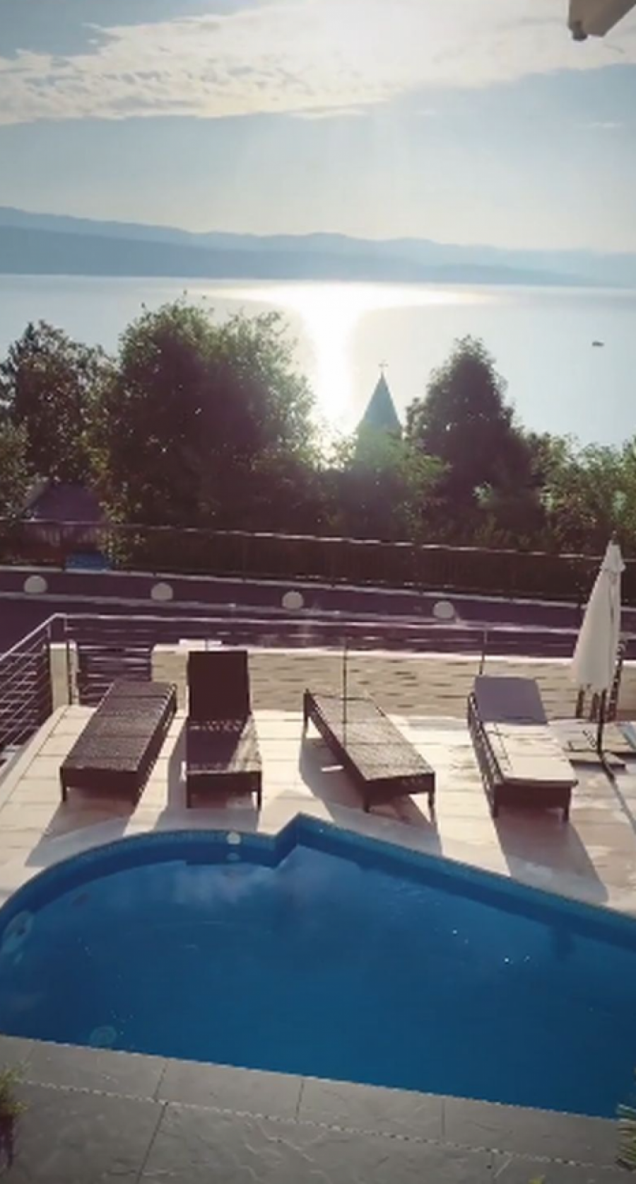 VODITELJKA JE IMALA PROBLEM ZBOG KUĆE OD 2 MILIONA  Zavirite u luks vile Srba u Hrvatskoj, pevačica dobilla nasledstvo (FOTO)