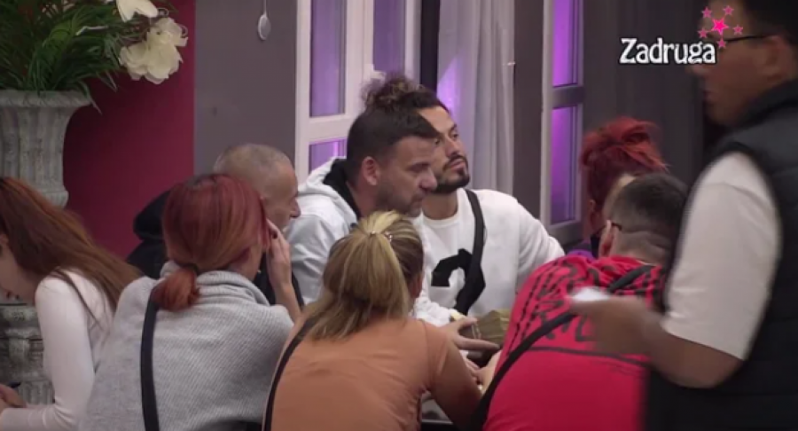 ODLUČIO DA JE RASKRINKA Sanja Grujić otkrila šta je radila sa Mikicom