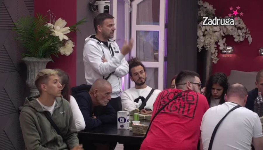 HAOS NA IMANJU Žestoki okršaj Mikice i Sanje zbog poljupca, Ša je napao da vara dečka sa ovim zadrugarom