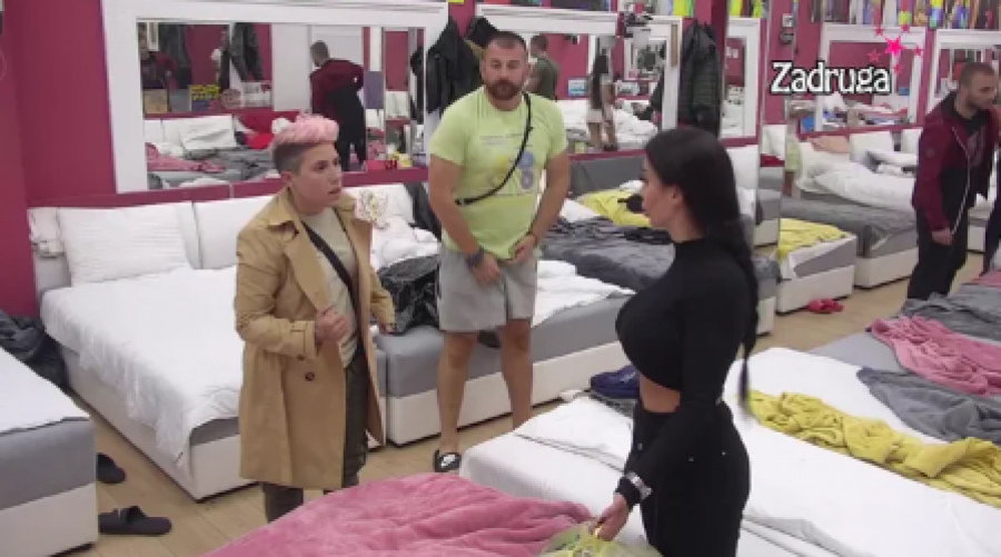 D**EUVLAKUŠO, BRIŠU KU*AC O TEBE Jovana Tomić Matora izgorela od besa zbog Sanje Grujić, ona joj oštro odbrusila