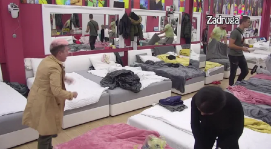 D**EUVLAKUŠO, BRIŠU KU*AC O TEBE Jovana Tomić Matora izgorela od besa zbog Sanje Grujić, ona joj oštro odbrusila