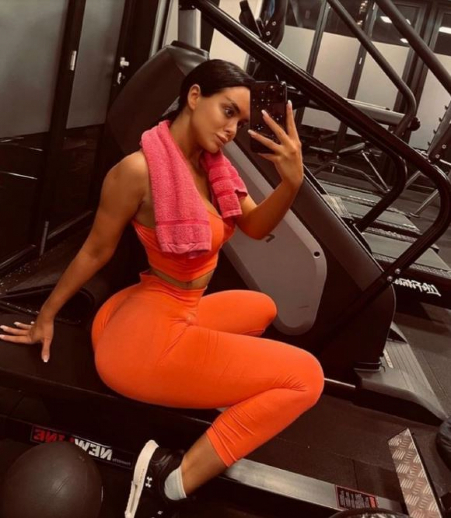 GU*A OD MILION DOLARA Tijana Em nikad provokativnijom pozom zapalila društvene mreže (FOTO)