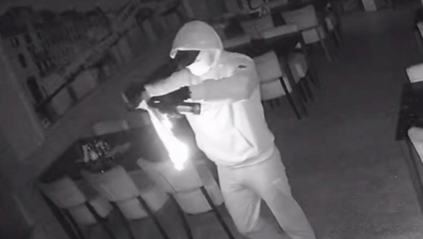 DRAMA U PRIJEPOLJU Maskirani razbojnik provalio u restoran, pa hteo da ga zapali Molotovljevim koktelom!