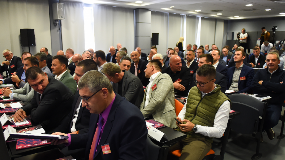 FSS JOŠ NEMA PREDSEDNIKA Bjeković se povukao, Zečević potkačio Terzića, stiglo upozorenje iz UEFA, izbori pomereni za mart