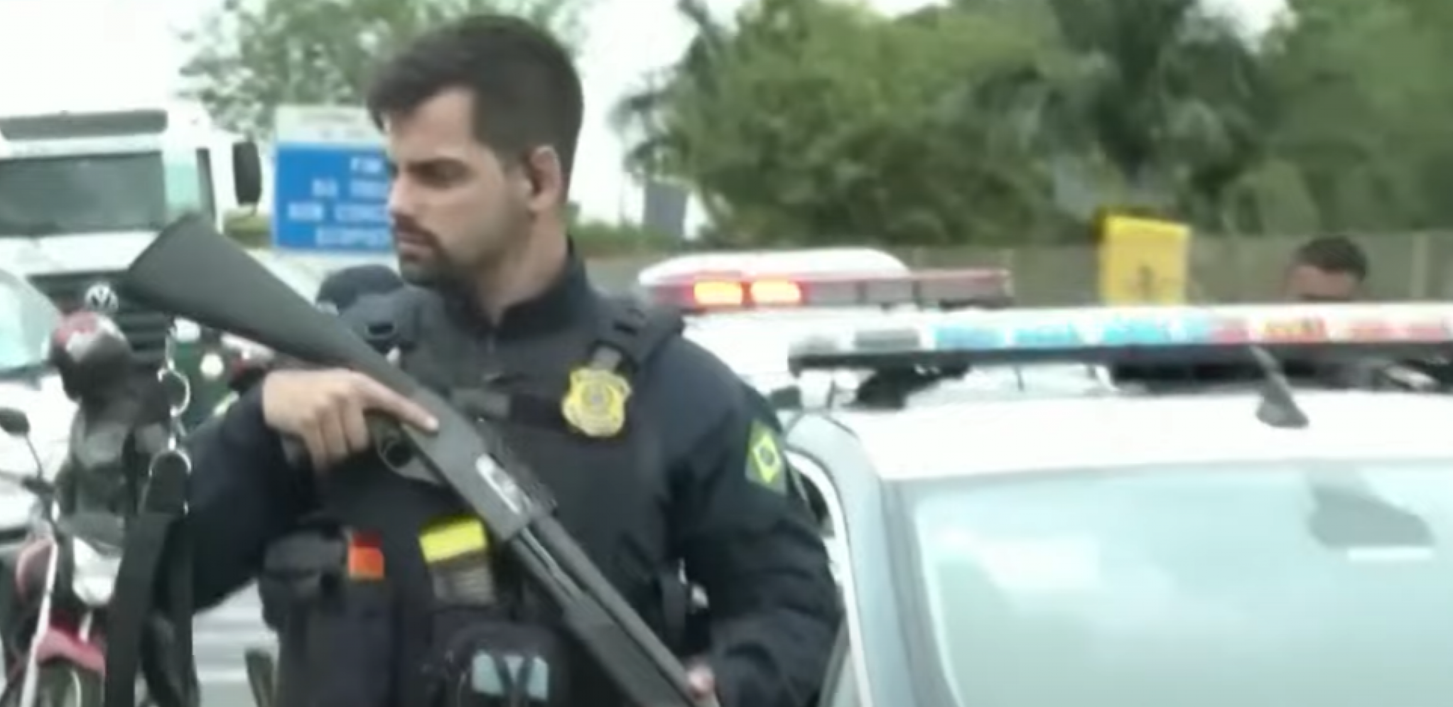 POLICIJA POČELA DA RAZBIJA DEMONSTRCIJE Pristalice Bolsonara blokirali puteve širom Brazila