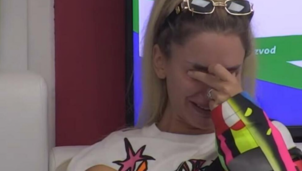 PORUČIO SAMO JEDNO Nakon što su svi saznali za tajne poruke Aleks i Uroša, oglasio se Dejan