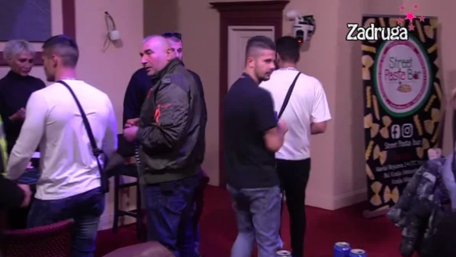 KLOŠARKO Adam Đogani izvređao Tamaris, Bilal pokušavao da ga obuzda