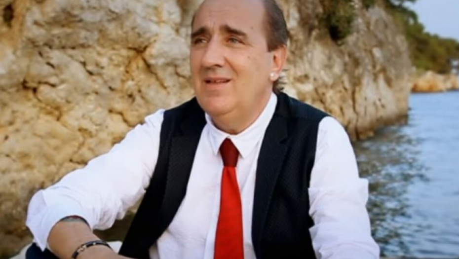 SRAMOTA Hrvatski pevač tužio ćerku za alimentaciju, a slupao automobil od 130.000 evra!