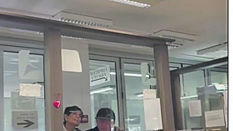 BAKA I DEKA STALI NA LUDI KAMEN Službenike opštine Rakovica oduševili nesvakidašnji mladenci