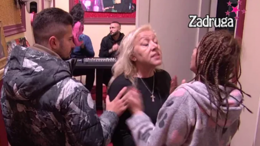 LOŠA SI KOPIJA MINE VRBAŠKI Ana Spasojević i Zorica Marković imale žestoki okršaj u radiju, pale teške reči, a onda je došla i Maja