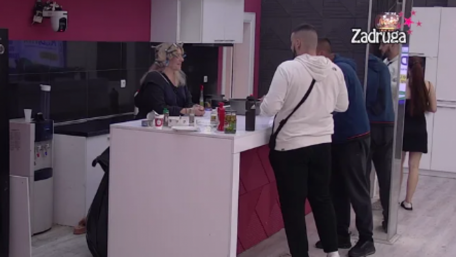 NE MOŽE DA VERUJE Jelena Golubović ostala u čudu kada je Zola pitao ovo