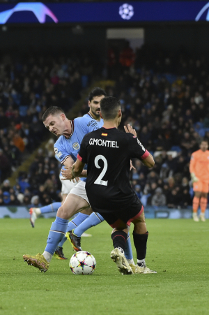 MILAN EKSPRESNO DO OSMINE FINALA Čelsi rastužio Zagrepčane i izbacio ih iz Evrope,  Benfika razbila Izraelce za prvo mesto, oslabljeni Juve izgubio i provukao se, čeka evropsko proleće