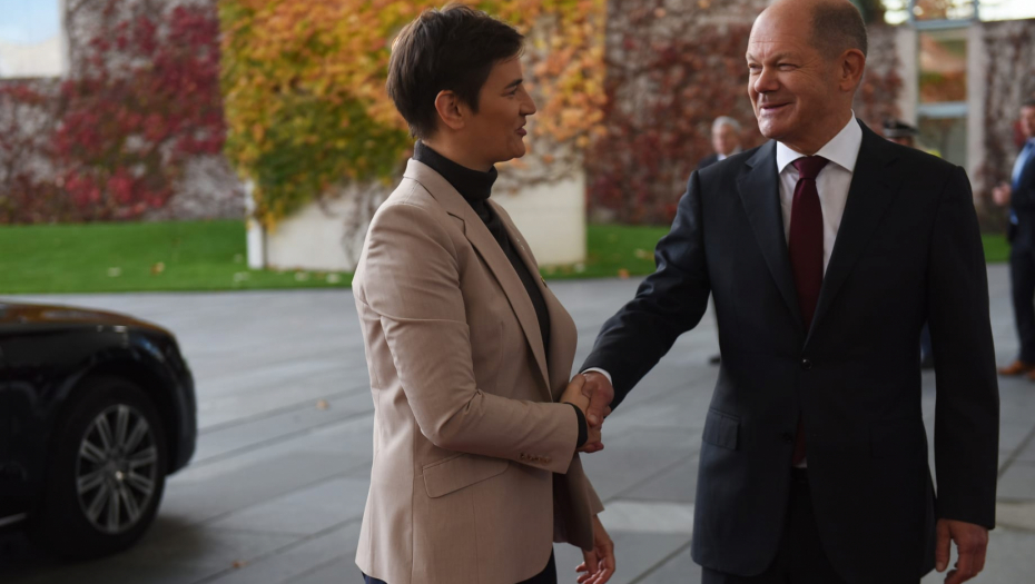 POVEZIVANJE REGIONALNIH EKONOMIJA Ana Brnabić stigla na Samit u Berlinu, dočekao je Šolc - evo koji će sporazumi biti potpisani