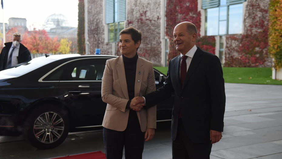 POVEZIVANJE REGIONALNIH EKONOMIJA Ana Brnabić stigla na Samit u Berlinu, dočekao je Šolc - evo koji će sporazumi biti potpisani