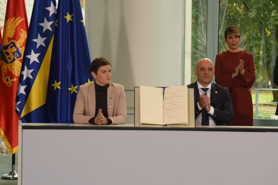 IZRAZ LICA SVE GOVORI: Premijerka Brnabić ne može da sakrije šta misli o svemu što se trenutno dešava u Berlinu! (FOTO)