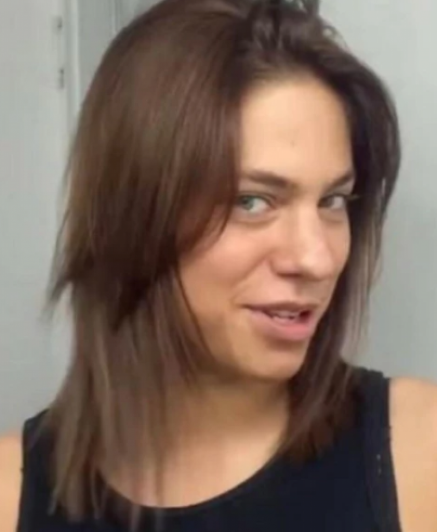 DRUGA OSOBA Ksenija Knežević pokazala lice bez šminke i prirodnu kosu (FOTO)