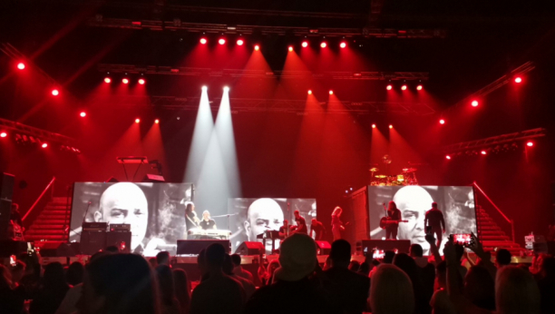 UPALITE SVEĆE KAO DA ME NEMA Tuga u Areni, Lukas peva pokojnom kolegi Džeju