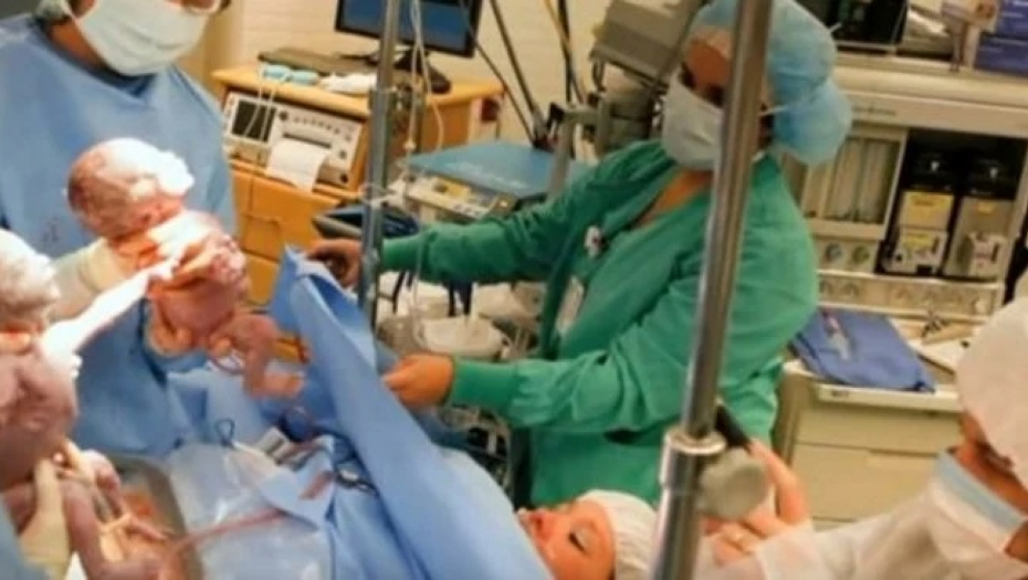 ČULA JE DOKTOROV UZDAH KAD SE PORODILA Sve joj je bilo jasno kad je videla bliznakinje, cela sala je zaplakala