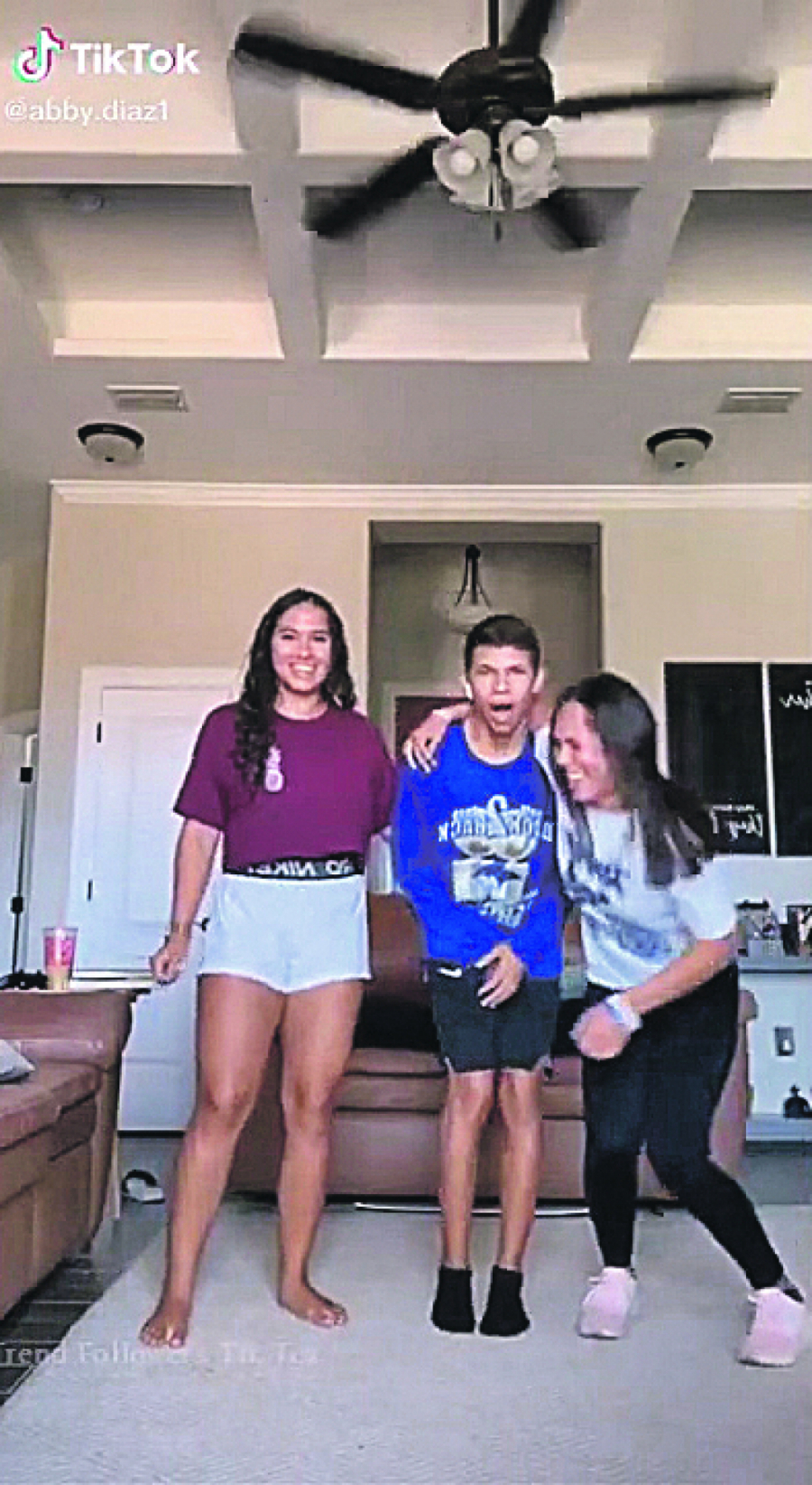 HOROR! Bizarni Tiktok izazov stigao i na Balkan - Udari ga u testise!