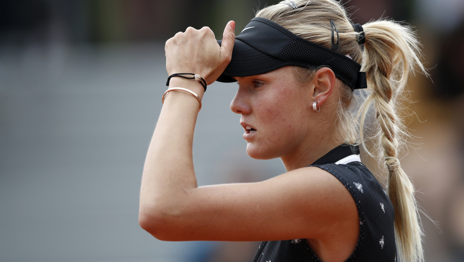 OSVOJILA VIMBLDON, A SADA SE SKIDA ZA NOVAC Ruskinja koja je zgodnija od Šarapove mami uzdahe, muškarci odlepili (FOTO)