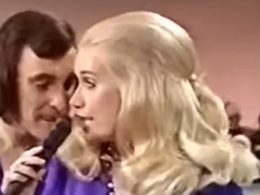 PALA NIZ STEPENICE I TRAGIČNO NASTRADALA Tuga, preminula učesnica Evrovizije