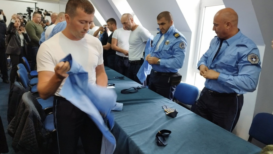 STOP KURTIJEVOM TERORU! Srpski policajci sa severa KiM razdužuju opremu