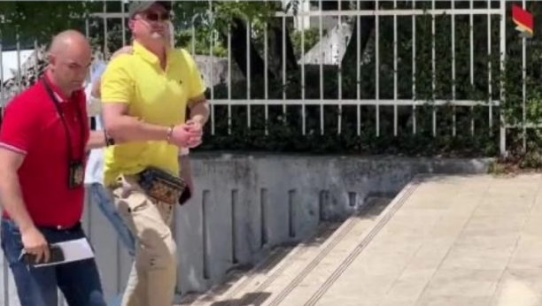 BOGAĆENJE NA CRNOGORSKI NAČIN "Kume, vidi stisni majku - bez centa smo": Nova SKAJ prepiska Medenice i drugara