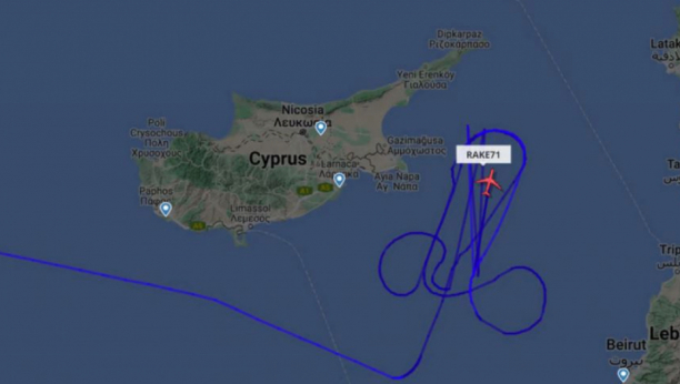 PORUKA OSTALA NA NEBU! Američki pilot brutalno uvredio Rusiju, trag uhvaćen na radaru! (FOTO)