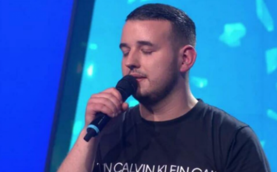 U SUZAMA NAPUSTIO SCENU Takmičar plakao kao kiša u Zvezdama Granda (FOTO)