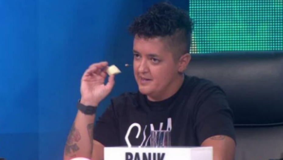 U SUZAMA NAPUSTIO SCENU Takmičar plakao kao kiša u Zvezdama Granda (FOTO)