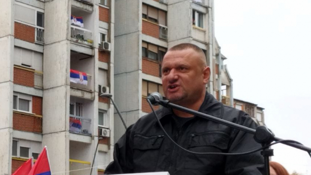 CITIRAO REČI PATRIJARHA PAVLA Policajac kog je smenio Kurti održao emotivan govor u Kosovskoj Mitrovici (FOTO)