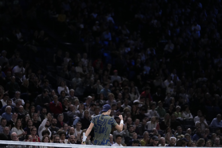 UČENIK POBEDIO UČITELJA Buduća zvezda svetskog tenisa, Holger Rune,  preokrenuo meč protiv Novaka i osvojio Pariz, svoju prvu masters titulu