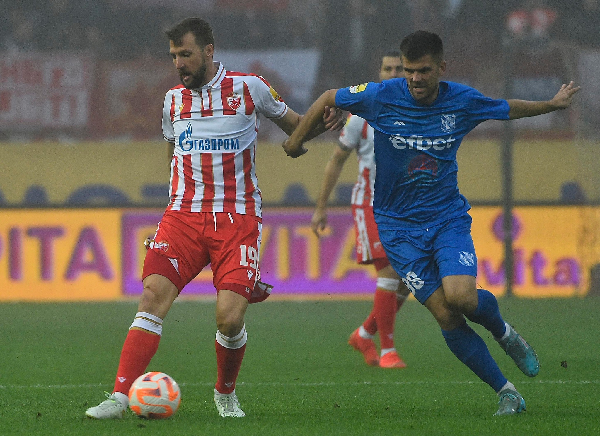 CRVENO-BELI BEZ PROBLEMA PROTIV MLADOSTI Zvezda se trijumfalno oprostila od 