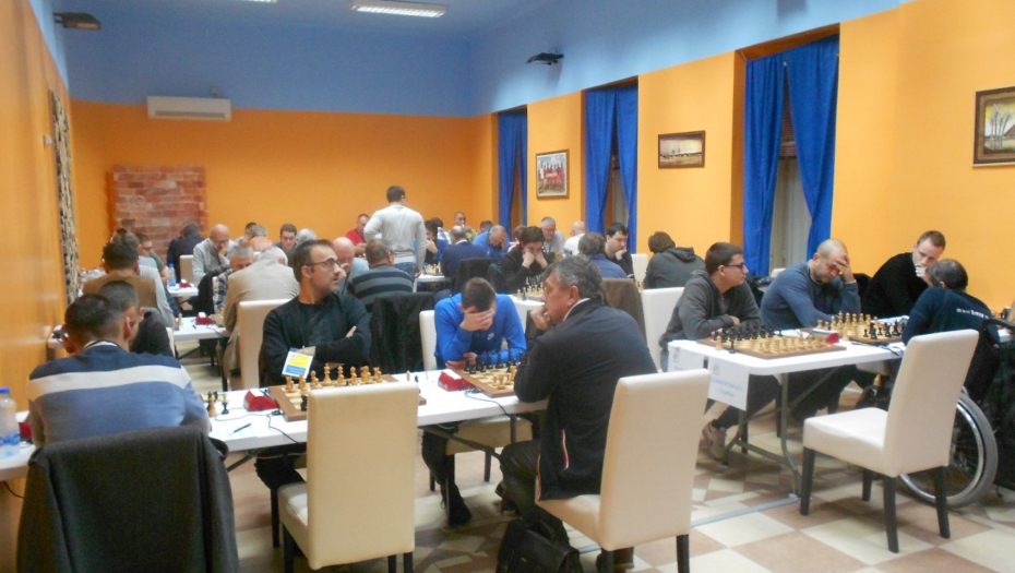 ČUDNA MAGLA U VOJVODINI Ko će koga pobediti, pitanje je sad