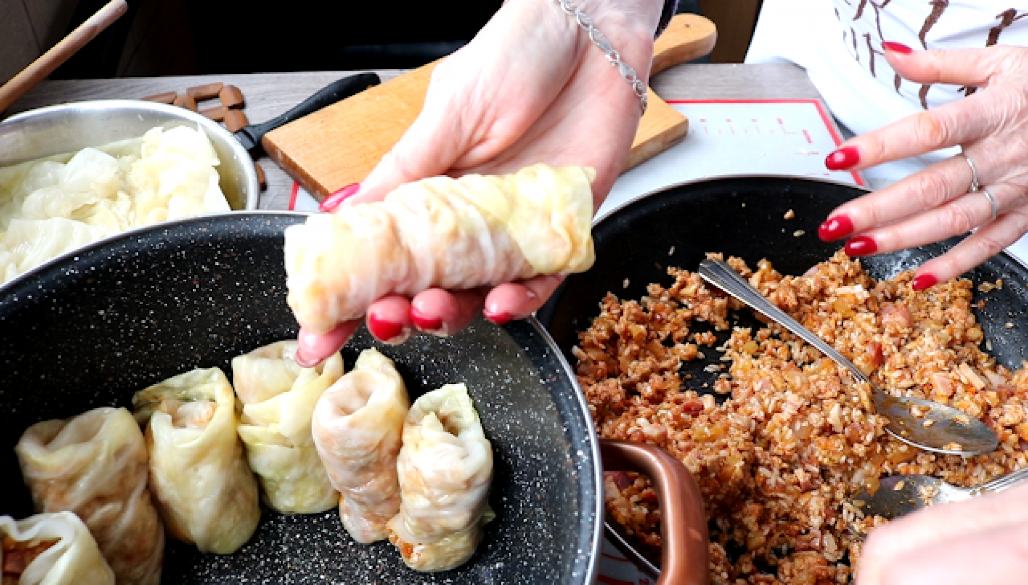KOMPLETAN RUČAK SA DESERTOM Čorbica, sarma, pogača, Vasina torta po receptu baka Jele (VIDEO)