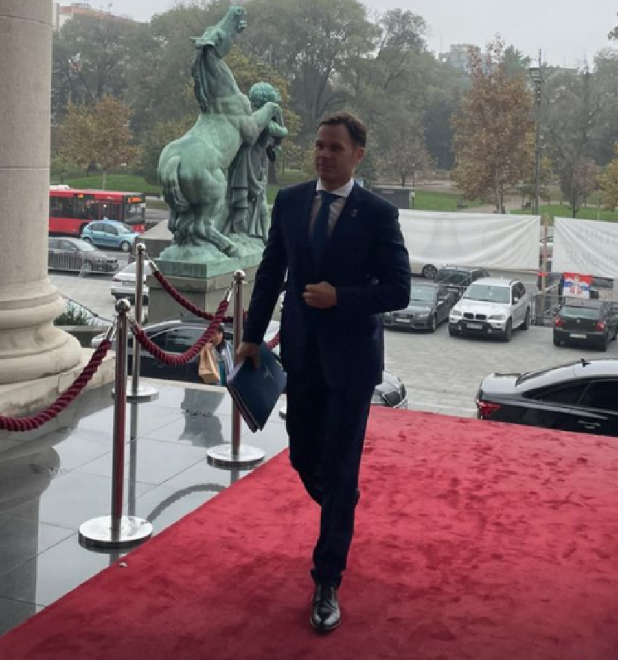 U TOKU NAJVEĆE KRIZE SRBIJA POBEĐUJE!