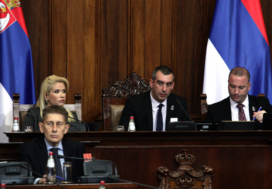 U TOKU NAJVEĆE KRIZE SRBIJA POBEĐUJE!