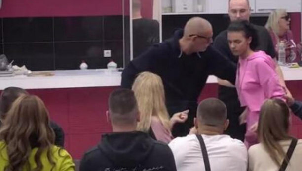 REAGOVALO OBEZBEĐENJE Golubovićka žestoko napala Anitu, pokušali da ih razdvoje, uvrede samo pljušte (FOTO)