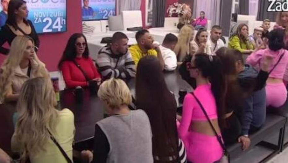 REAGOVALO OBEZBEĐENJE Golubovićka žestoko napala Anitu, pokušali da ih razdvoje, uvrede samo pljušte (FOTO)