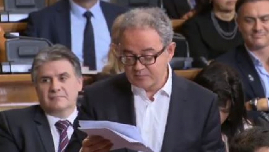 "ŠTO STE DALI PARE ODBOJKAŠICAMA?!? Skandal u Skupštini! Lutovcu krivo što su zlatne devojke Srbije dobile novac od države!